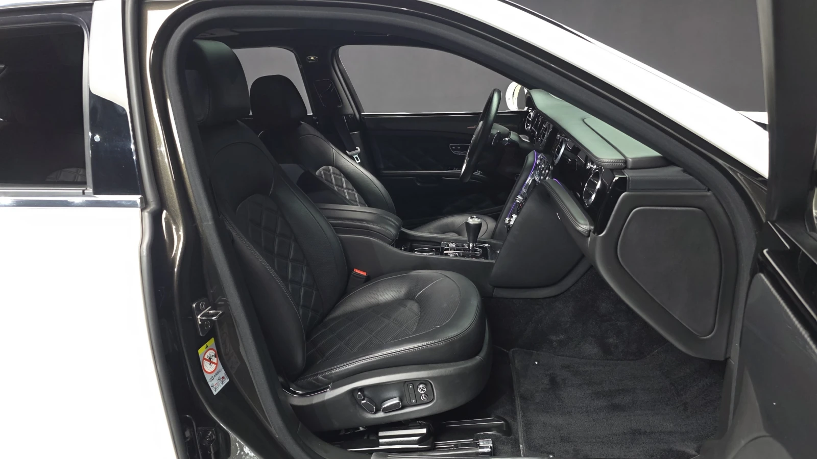 Bentley Mulsanne SOFT CLOSE* ЕЛ. БАГАЖНИК* МАСАЖ* ЛЮК* КРАЙНА ЦЕНА, снимка 11 - Автомобили и джипове - 55593673