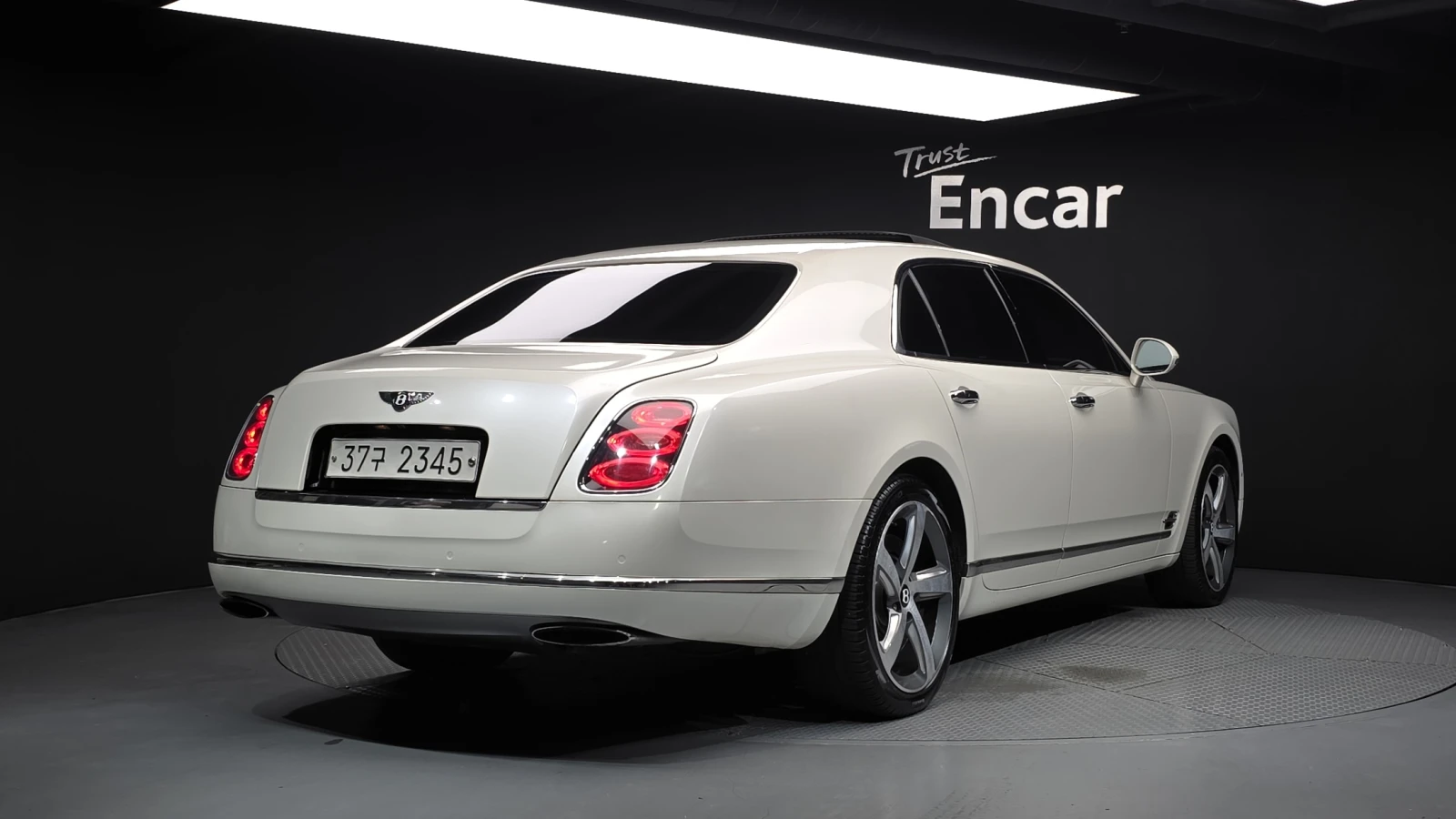 Bentley Mulsanne SOFT CLOSE* ЕЛ. БАГАЖНИК* МАСАЖ* ЛЮК* КРАЙНА ЦЕНА, снимка 2 - Автомобили и джипове - 55593673