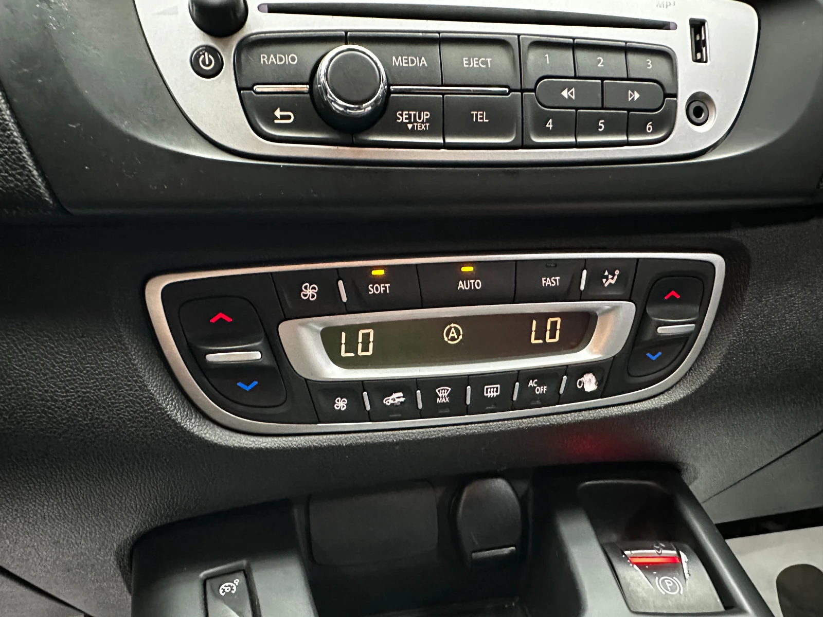 Renault Scenic 1.6d 131 к.с. , снимка 12 - Автомобили и джипове - 56272440