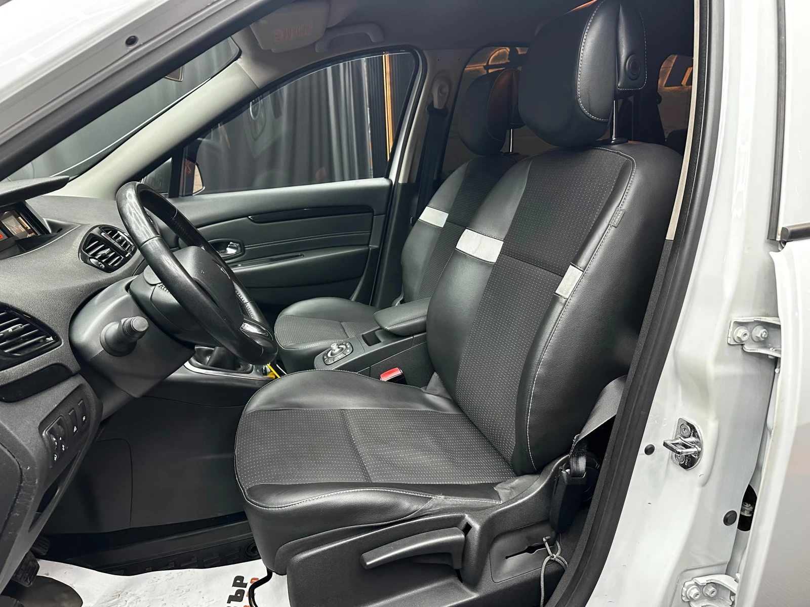 Renault Scenic 1.6d 131 к.с. , снимка 6 - Автомобили и джипове - 56272440