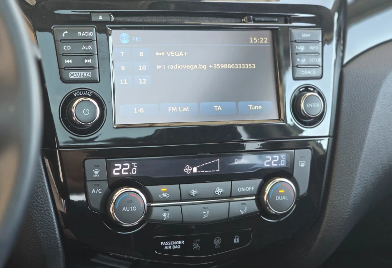 Nissan Qashqai 1.2i * Panorama* 360 Камера* FULL Extra* , снимка 10 - Автомобили и джипове - 51444241