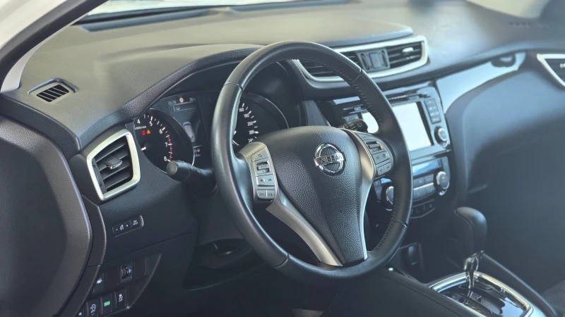 Nissan Qashqai 1.2i * Panorama* 360 Камера* FULL Extra* , снимка 8 - Автомобили и джипове - 51444241