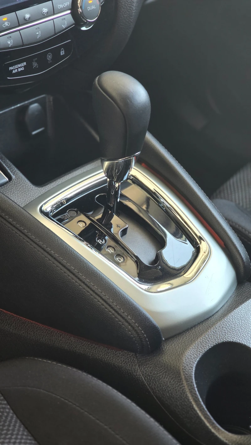 Nissan Qashqai 1.2i * Panorama* 360 Камера* FULL Extra* , снимка 13 - Автомобили и джипове - 51444241