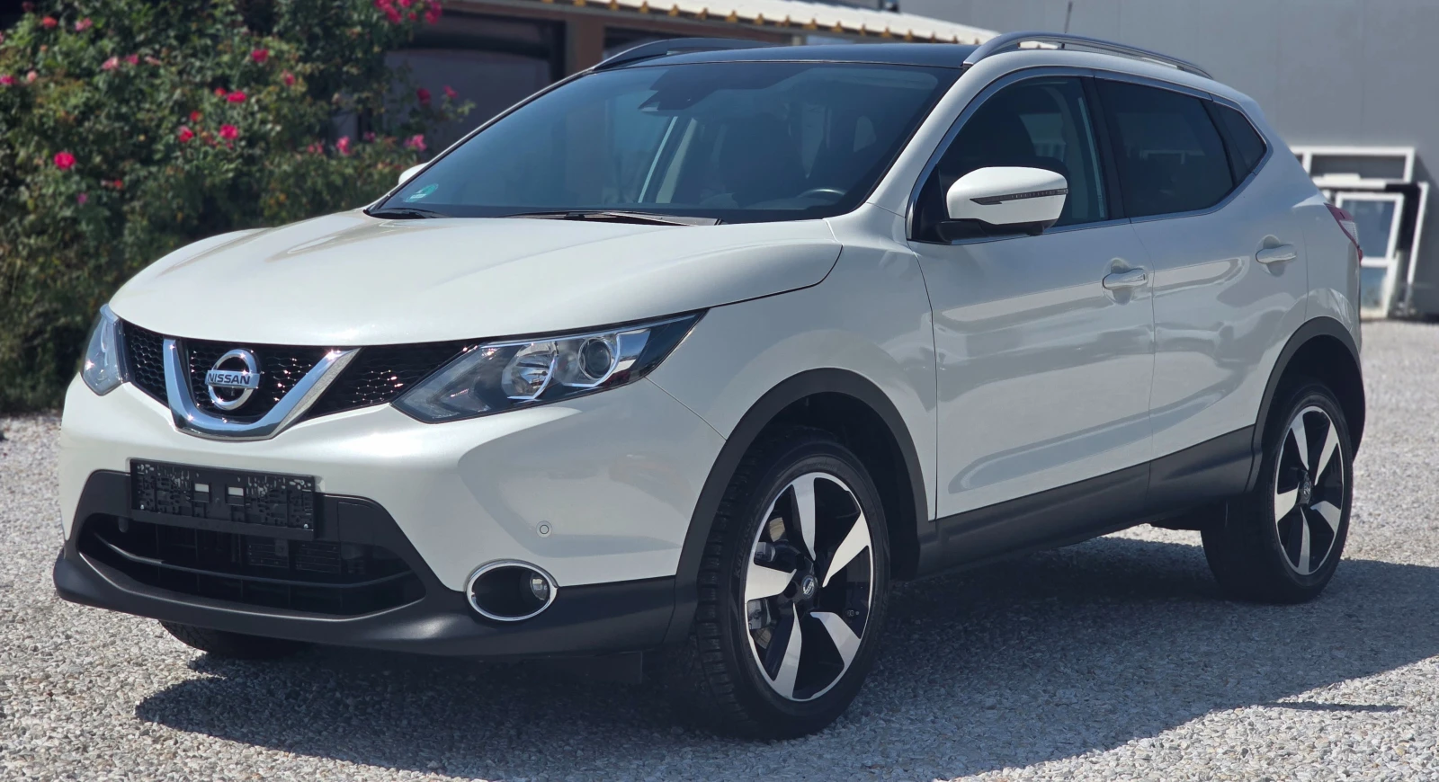 Nissan Qashqai 1.2i * Panorama* 360 Камера* FULL Extra* , снимка 1
