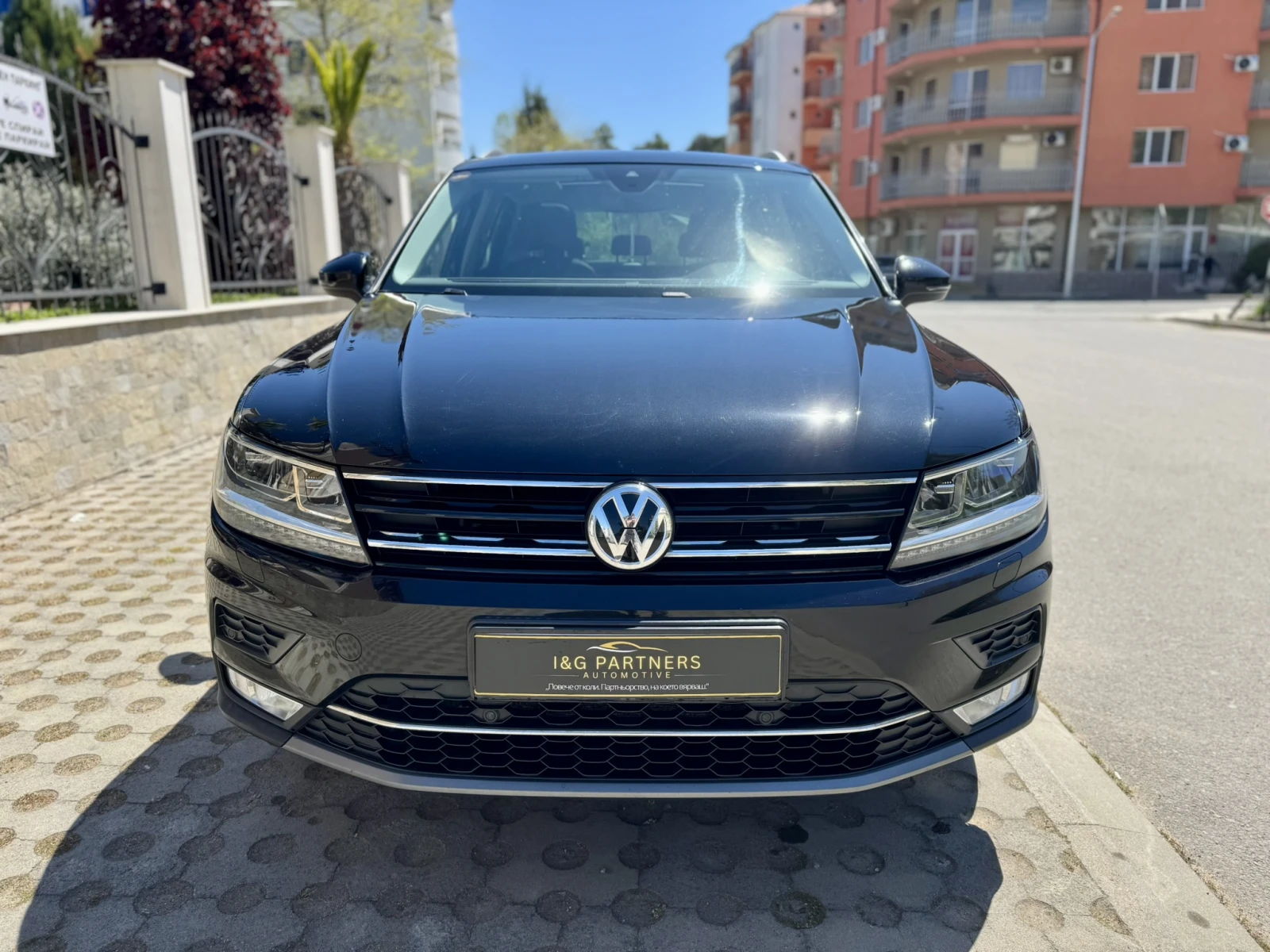 VW Tiguan 2.0 TDI 4Motion Highline, снимка 2 - Автомобили и джипове - 54481974
