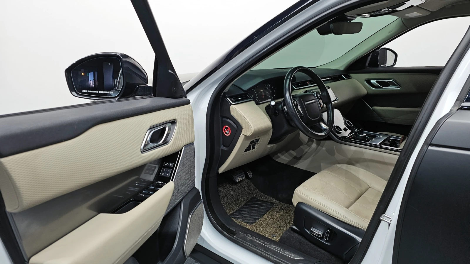 Land Rover Range Rover Velar D240 SE | Панорама | Кожа | Камера, снимка 5 - Автомобили и джипове - 54693243