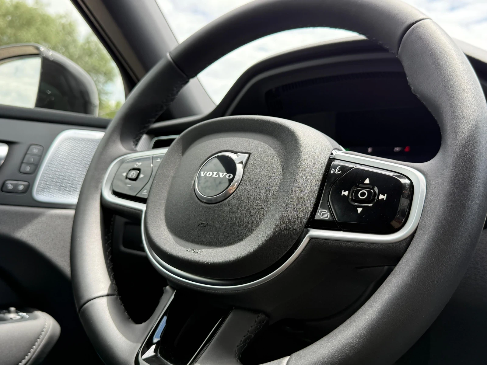 Volvo XC60  B5 AWD Black Edition Plus 360  Air Suspension, снимка 8 - Автомобили и джипове - 55093841