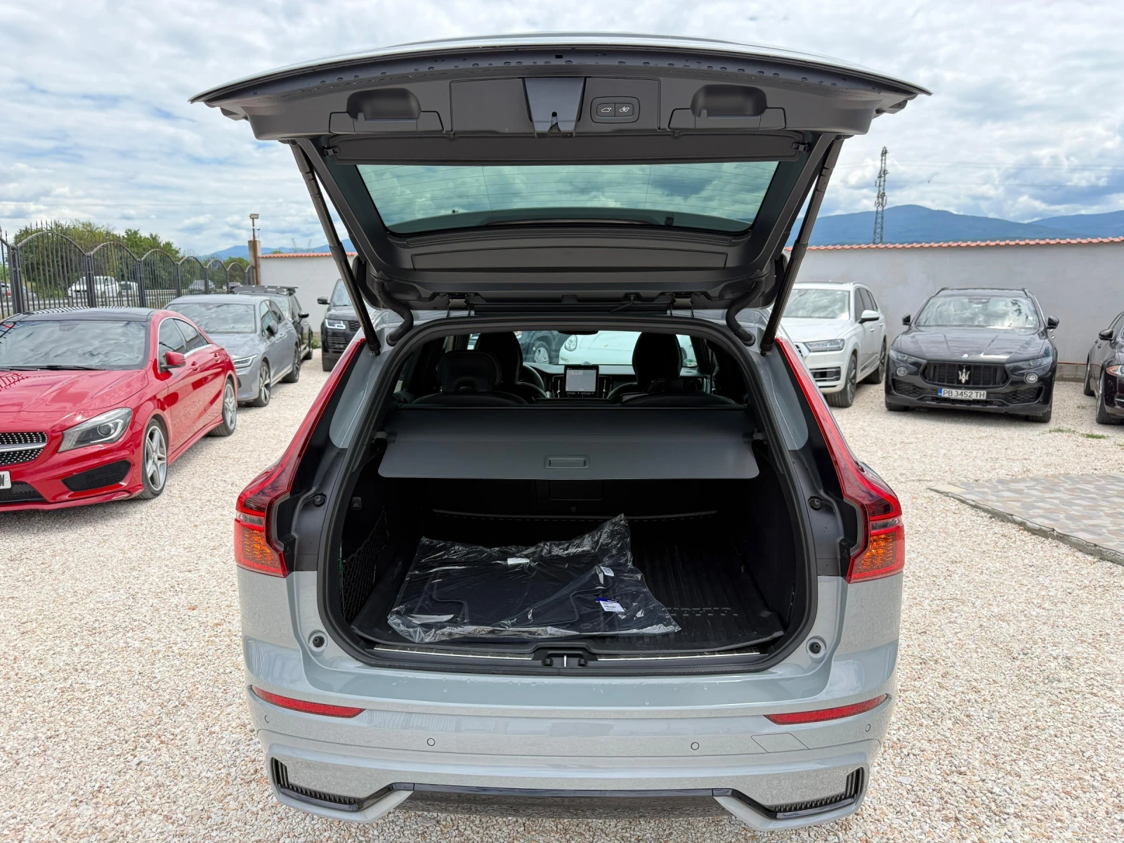 Volvo XC60  B5 AWD Black Edition Plus 360  Air Suspension, снимка 6 - Автомобили и джипове - 55093841