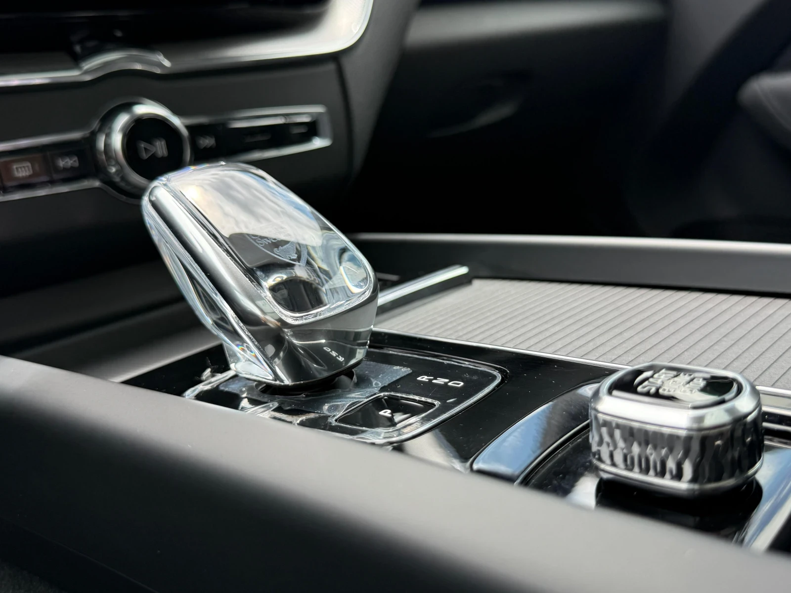 Volvo XC60  B5 AWD Black Edition Plus 360  Air Suspension, снимка 16 - Автомобили и джипове - 55093841