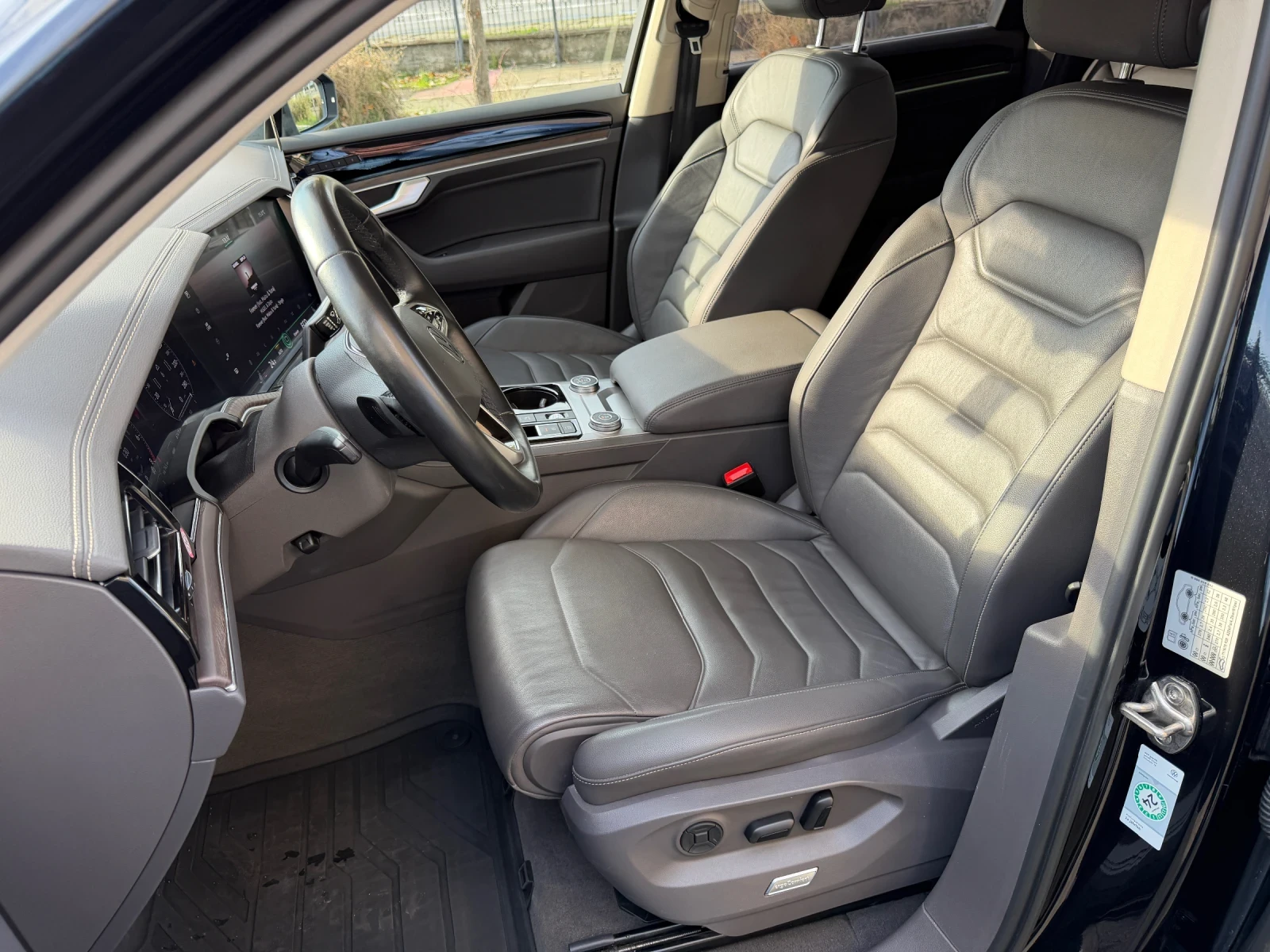 VW Touareg E hybrid, снимка 9 - Автомобили и джипове - 55189107