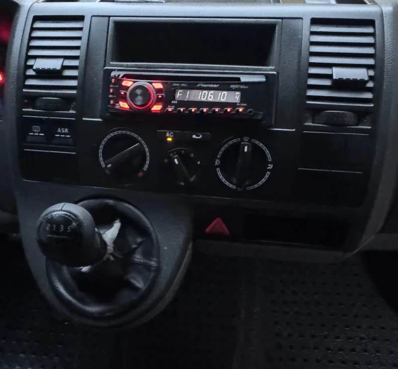 VW T5 2.5 TDI KЛИМАТИК МАКСИ БАЗА, снимка 11 - Бусове и автобуси - 52336662