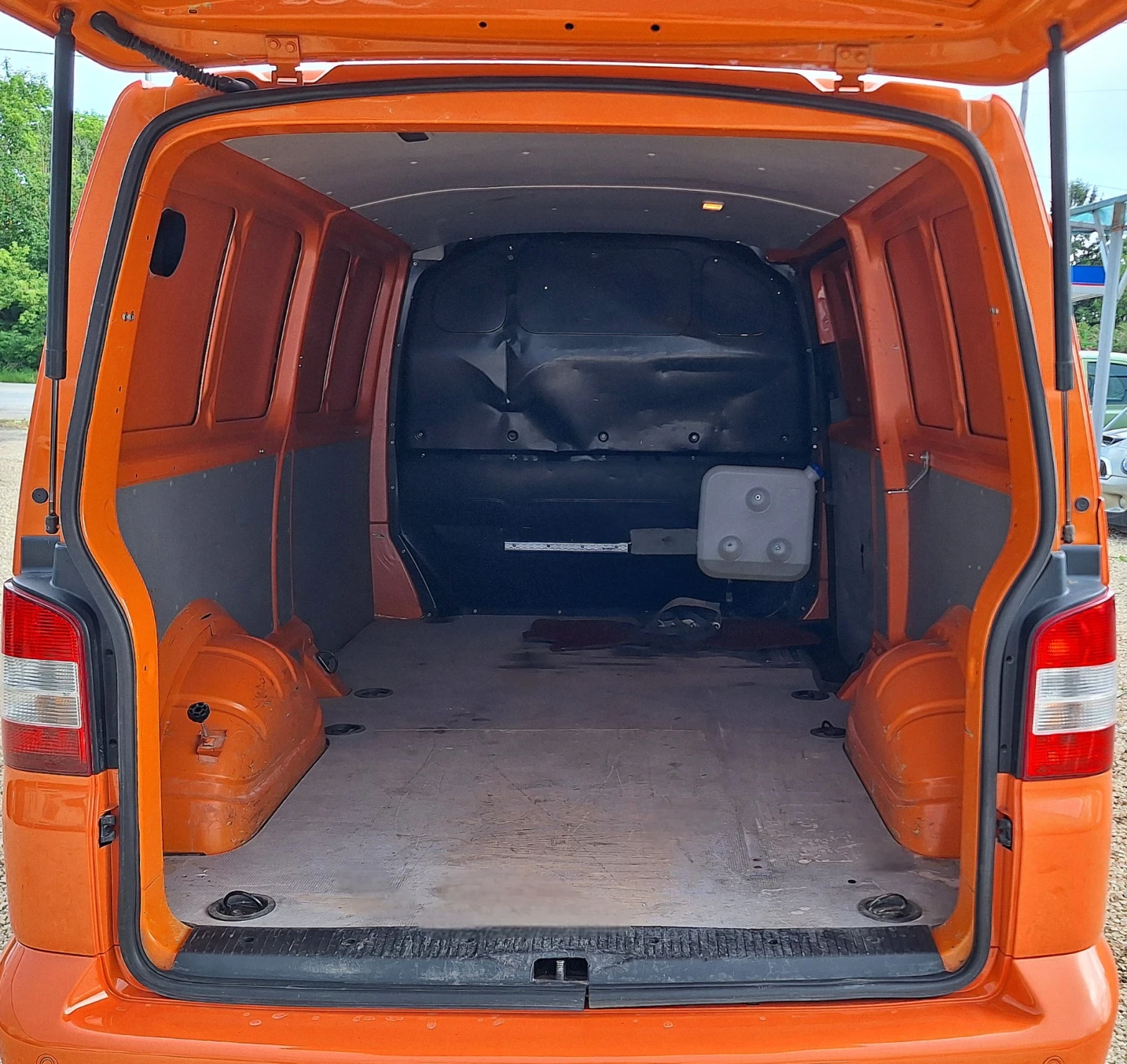 VW Transporter 2.0TDi - изображение 9