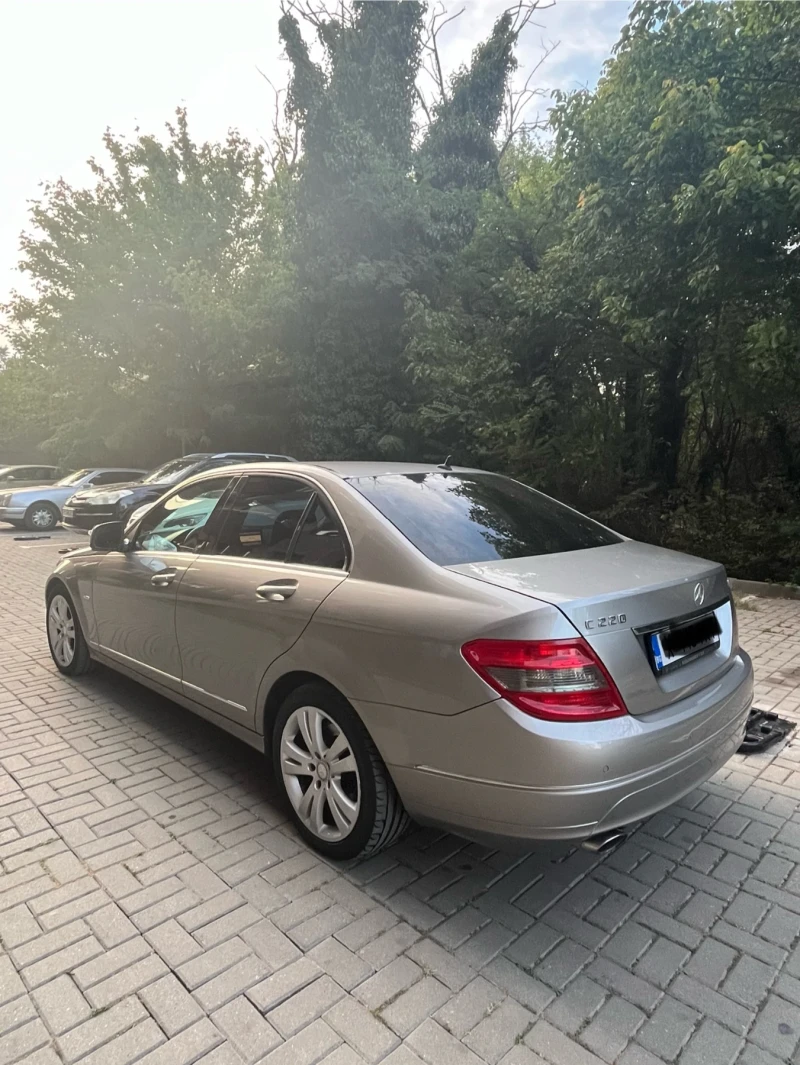 Mercedes-Benz C 220, снимка 2 - Автомобили и джипове - 46956118