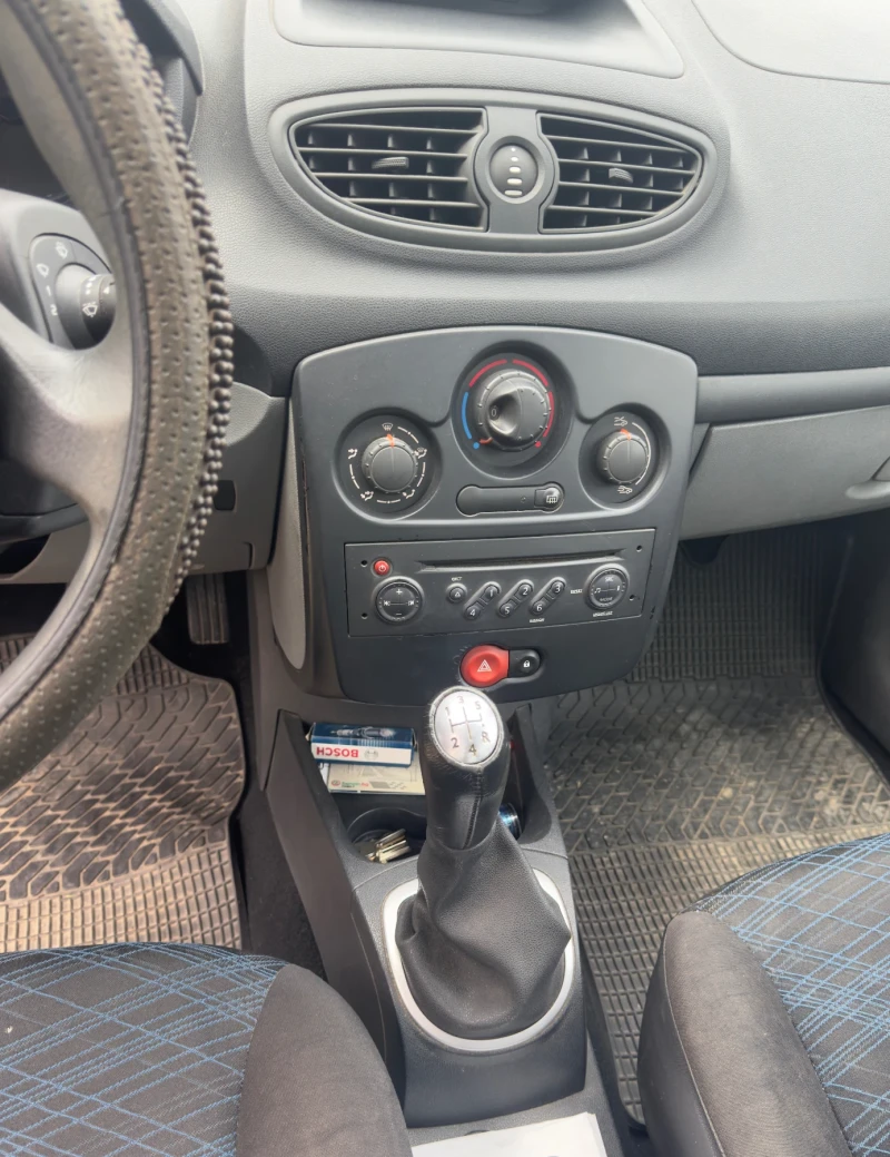 Renault Clio 1.2, снимка 5 - Автомобили и джипове - 52084024