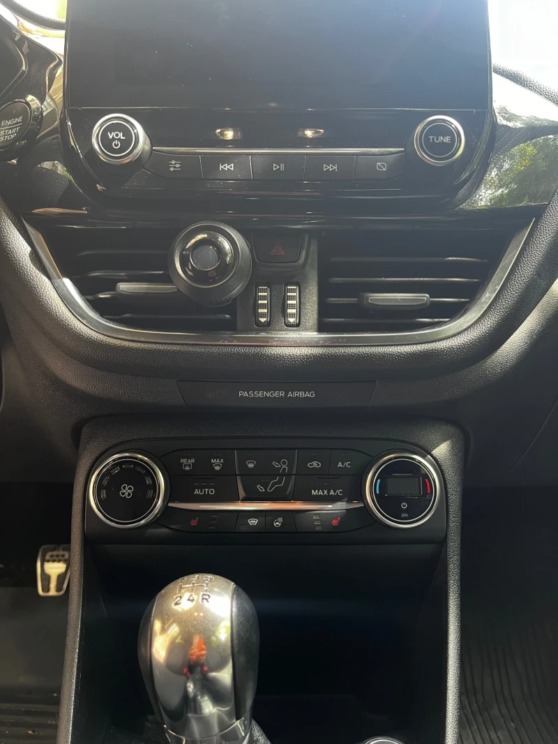 Ford Fiesta 1.1i ST line, снимка 10 - Автомобили и джипове - 52313543