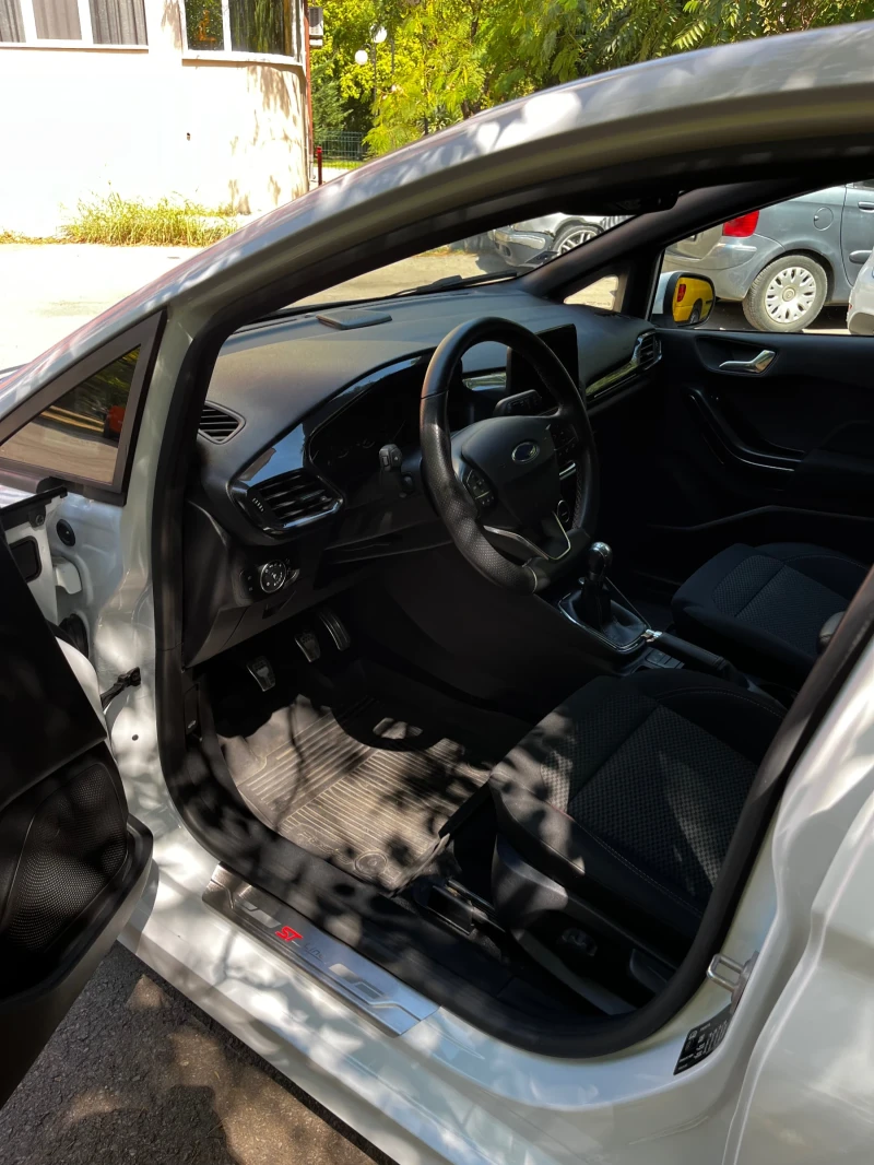 Ford Fiesta 1.1i ST line, снимка 13 - Автомобили и джипове - 52313543