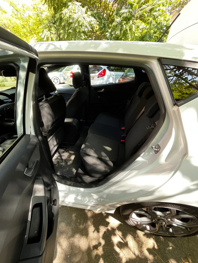Ford Fiesta 1.1i ST line, снимка 15 - Автомобили и джипове - 52313543