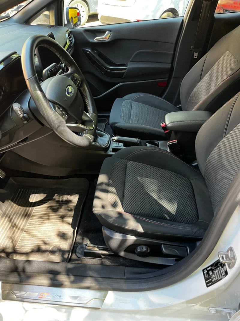 Ford Fiesta 1.1i ST line, снимка 16 - Автомобили и джипове - 52313543