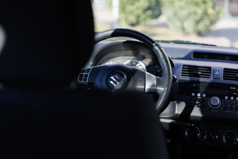 Suzuki Swift, снимка 8 - Автомобили и джипове - 51964658