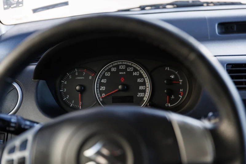 Suzuki Swift, снимка 9 - Автомобили и джипове - 51964658