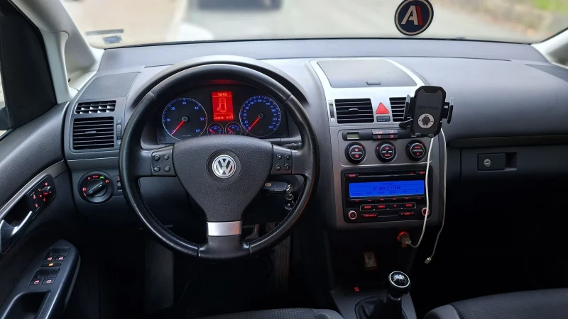 VW Touran 1.9 TDI Freestyle , снимка 7 - Автомобили и джипове - 52265974