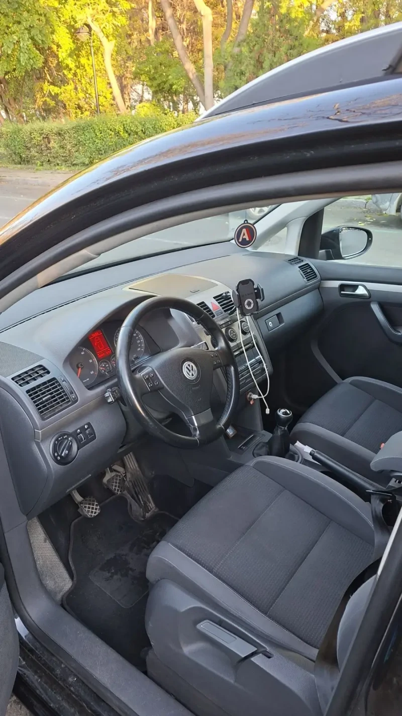 VW Touran 1.9 TDI Freestyle , снимка 6 - Автомобили и джипове - 52265974