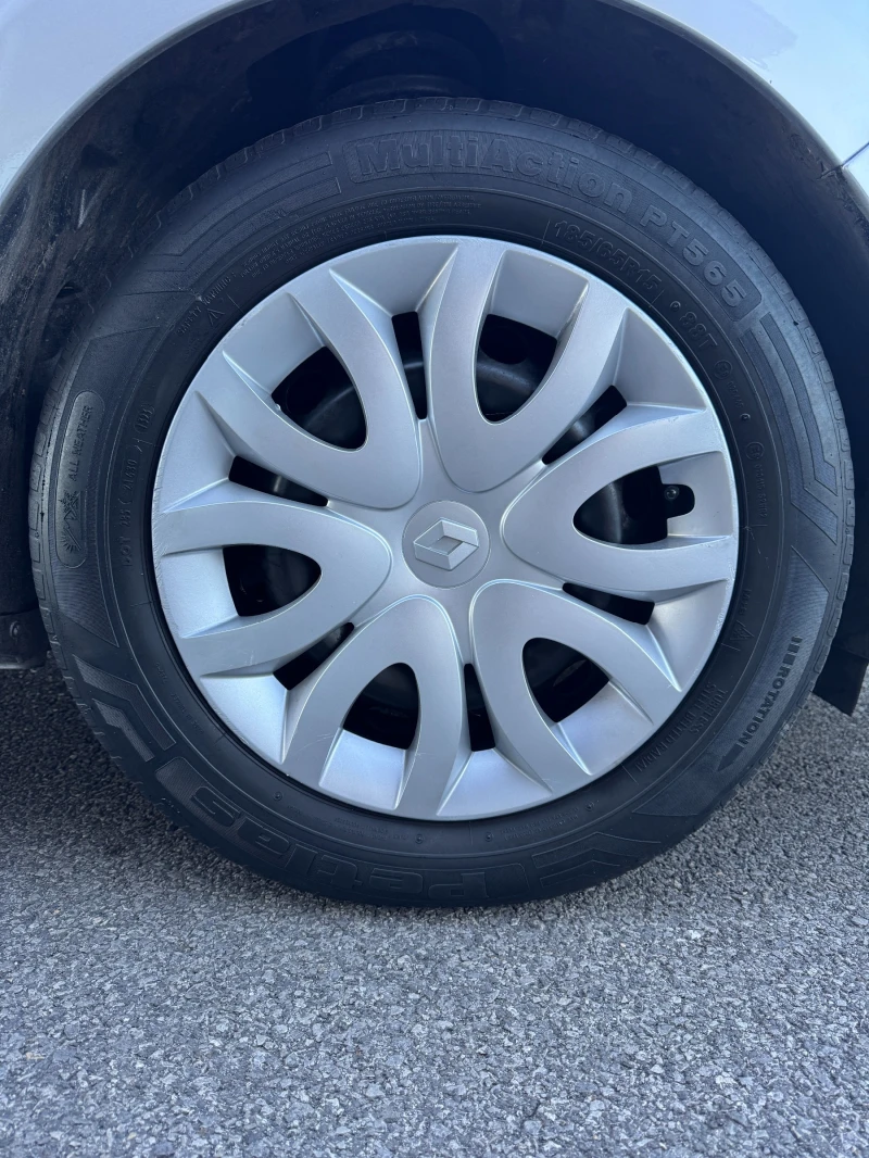 Renault Clio 1.5 DCI  НОВ ВНОС, снимка 15 - Автомобили и джипове - 52732347