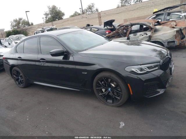 BMW 530E * M-SPORT* КОЖА* ПОДГРЕВ* ШИБИДАХ* КАМЕРА* LED* , снимка 13 - Автомобили и джипове - 55250843