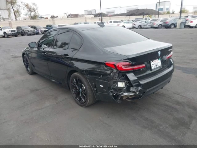 BMW 530E * M-SPORT* КОЖА* ПОДГРЕВ* ШИБИДАХ* КАМЕРА* LED* , снимка 3 - Автомобили и джипове - 55250843