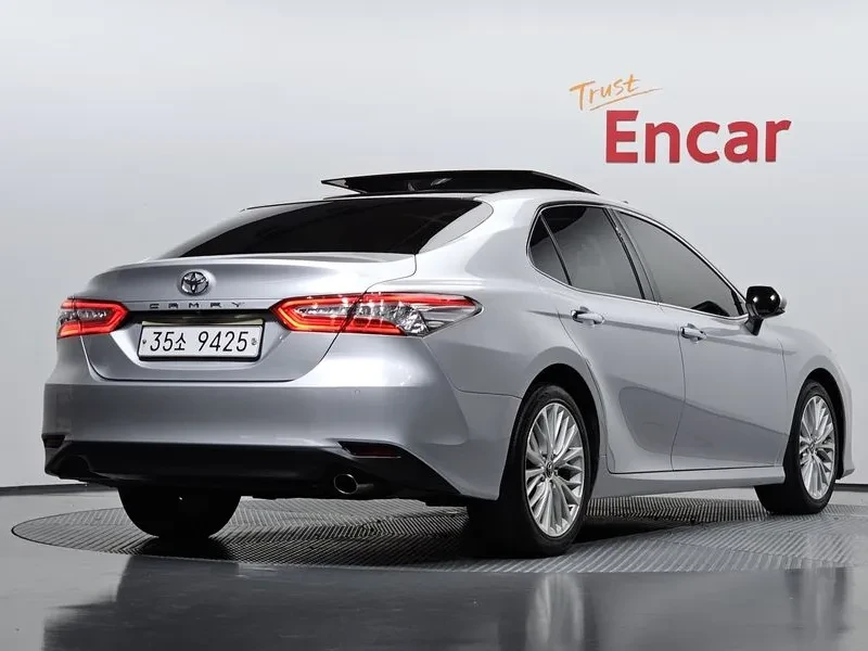 Toyota Camry 2.5 Бензин, снимка 2 - Автомобили и джипове - 55431442