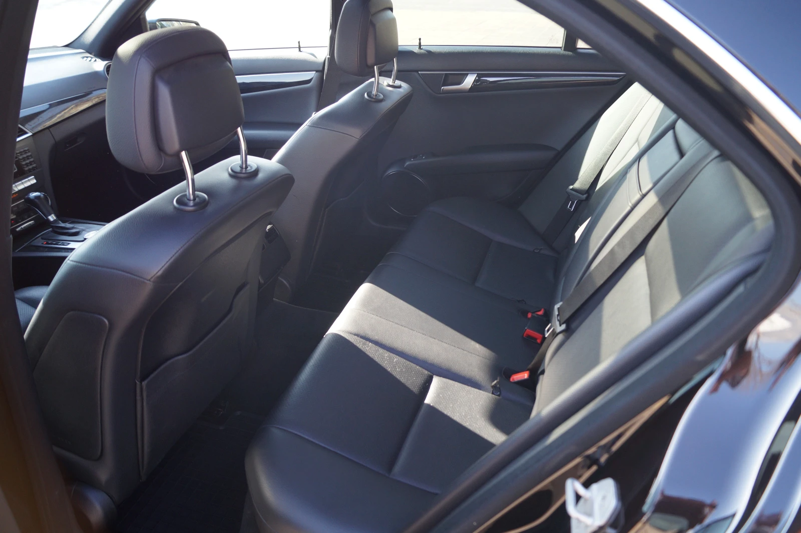 Mercedes-Benz C 300 3.0i 4matic ГАЗ | Mobile.bg — изображение 12