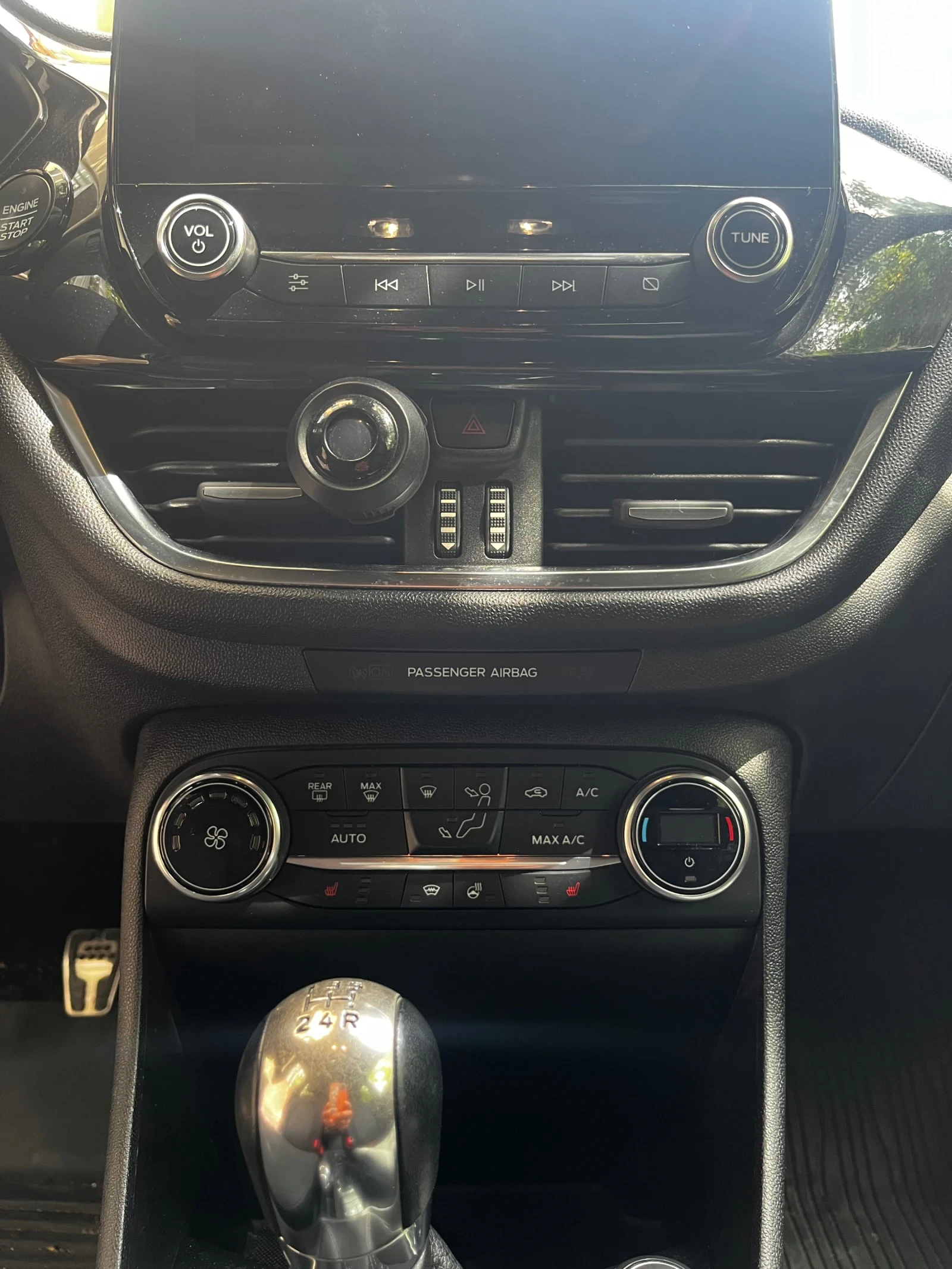 Ford Fiesta 1.1i ST line - изображение 10
