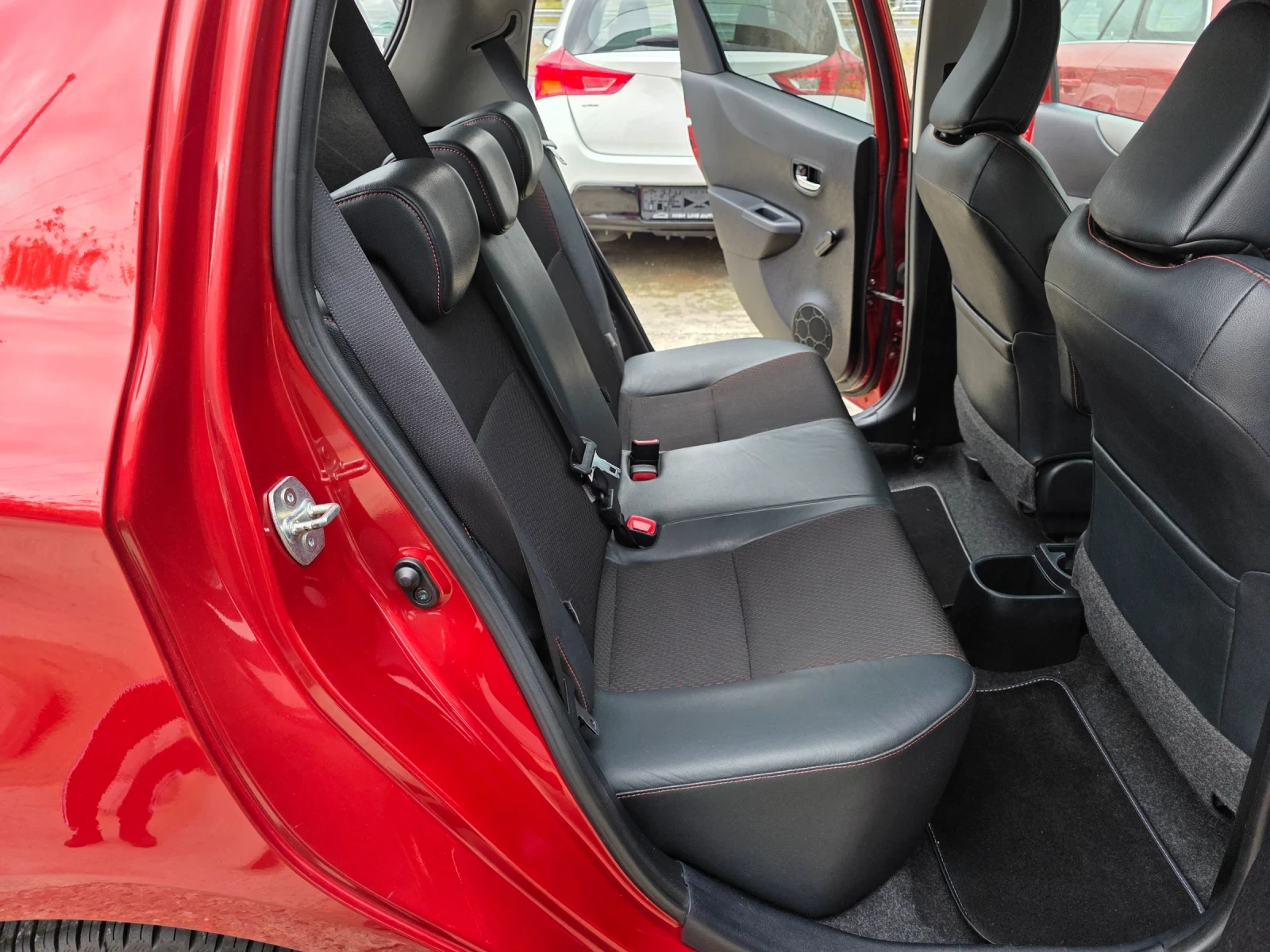 Toyota Yaris 1.4 D4D Navi Автоматик Камера Evro 5 - изображение 9