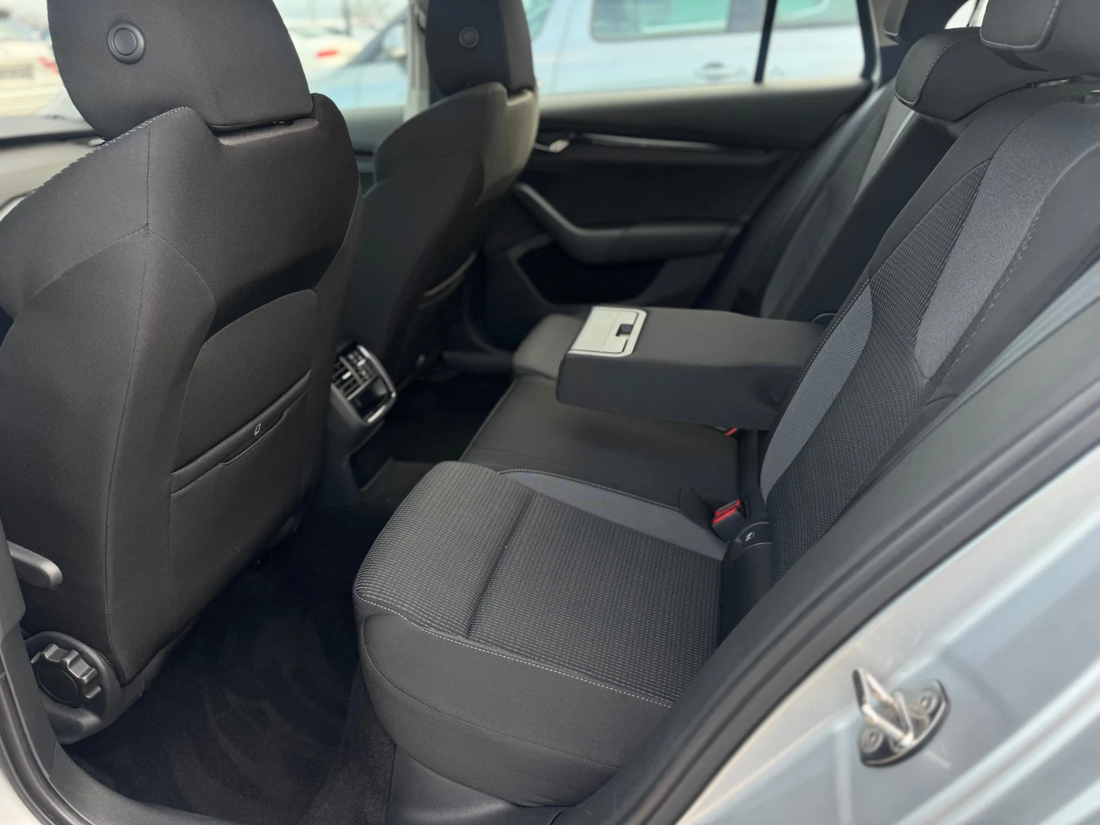 Skoda Octavia 2.0 TDI 79000km!!!, снимка 11 - Автомобили и джипове - 53712298