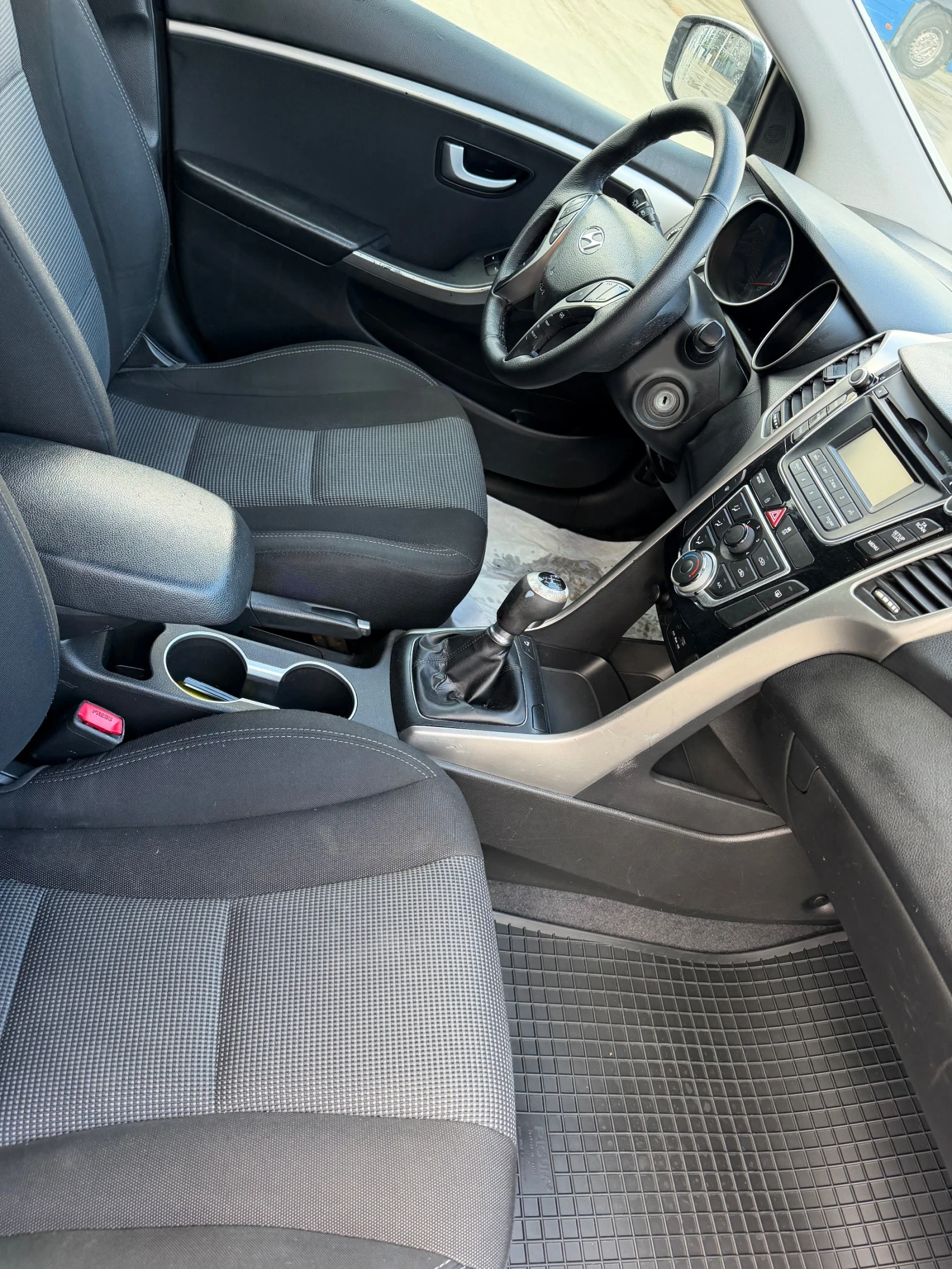 Hyundai I30 1.6 Газ-бензин, снимка 8 - Автомобили и джипове - 54493987