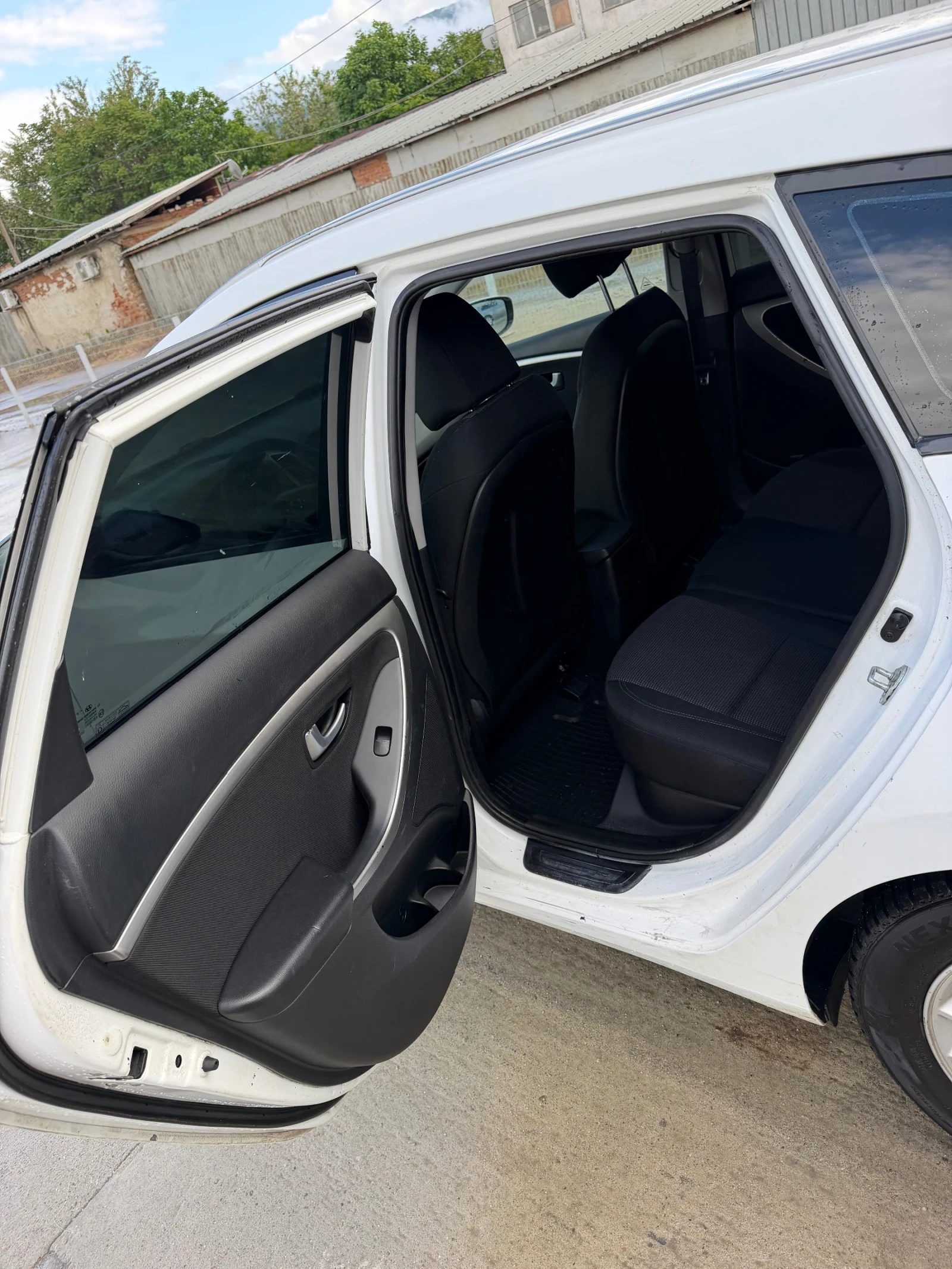 Hyundai I30 1.6 Газ-бензин, снимка 9 - Автомобили и джипове - 54493987