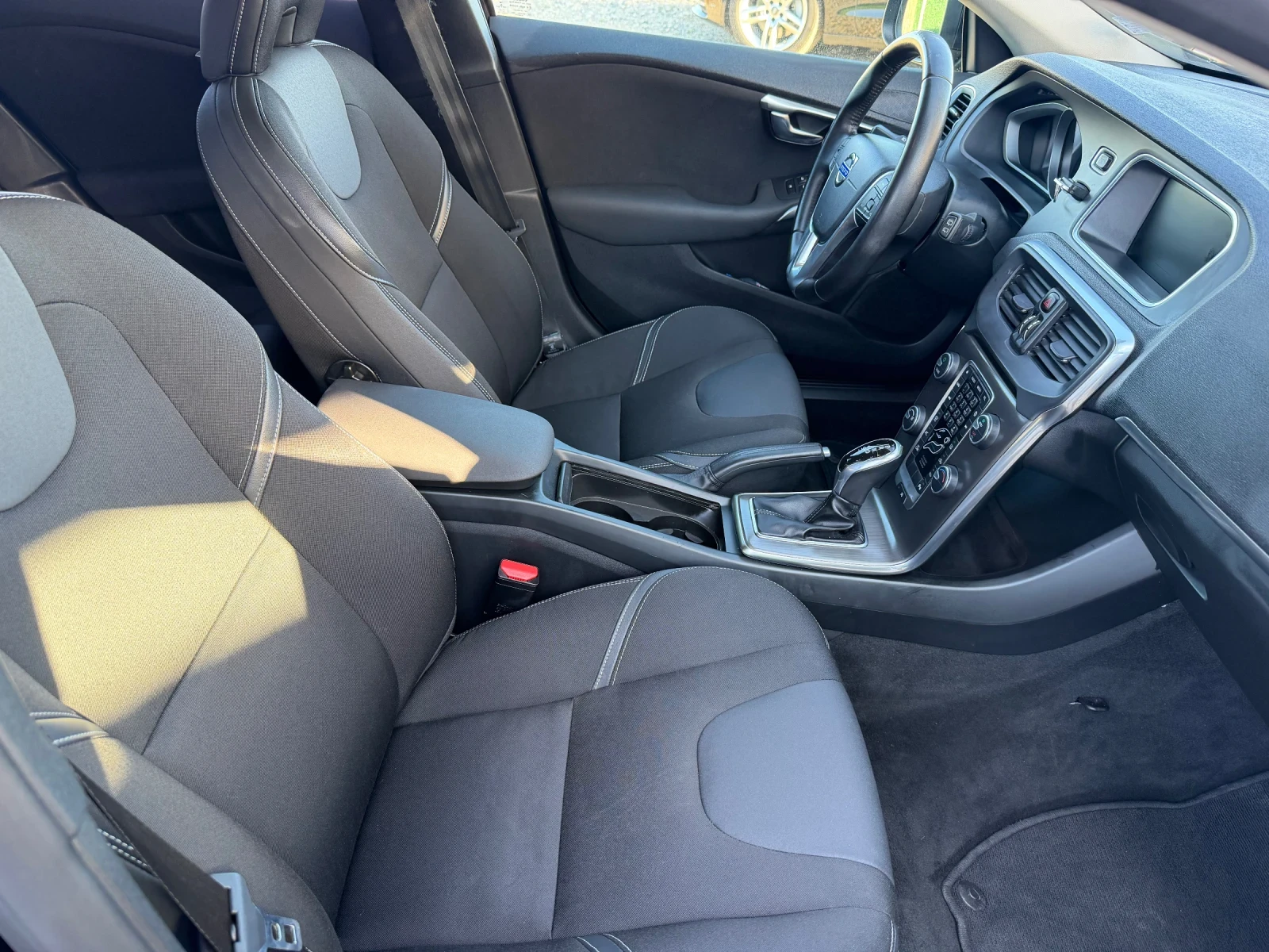 Volvo V40 Face lift /// Automat , снимка 9 - Автомобили и джипове - 55016708