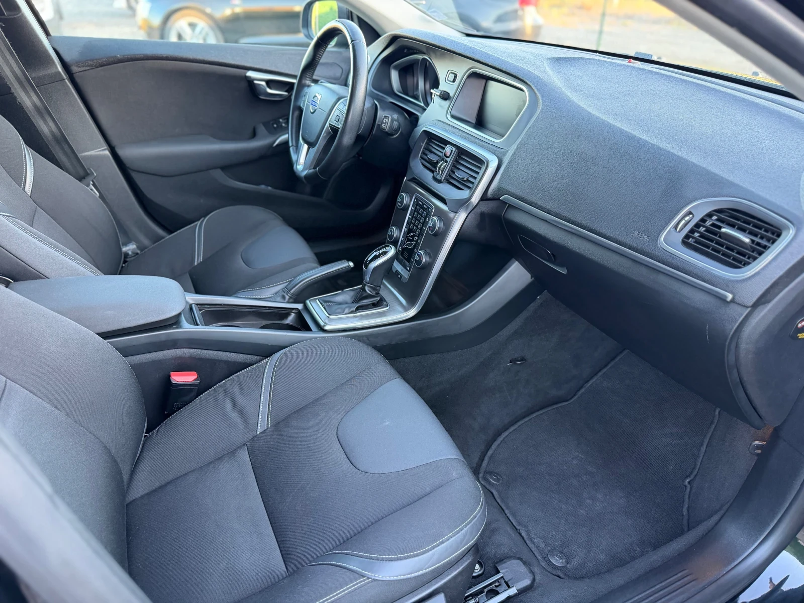 Volvo V40 Face lift /// Automat , снимка 10 - Автомобили и джипове - 55016708