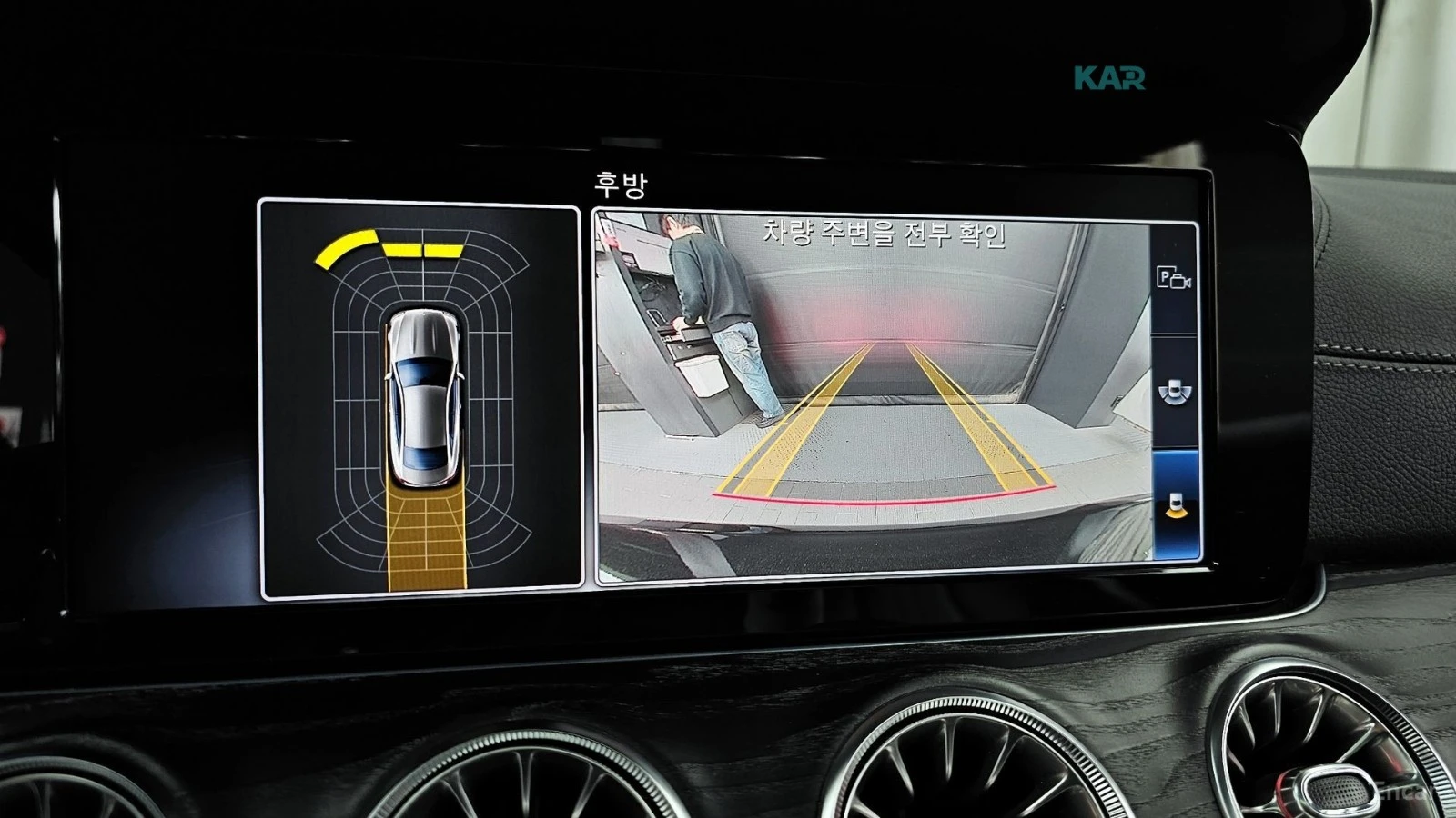Mercedes-Benz E 220 КОЖА* ПОДГРЕВ* ОБДУХВ* BURMASTER* PANO* 360, снимка 15 - Автомобили и джипове - 55036239