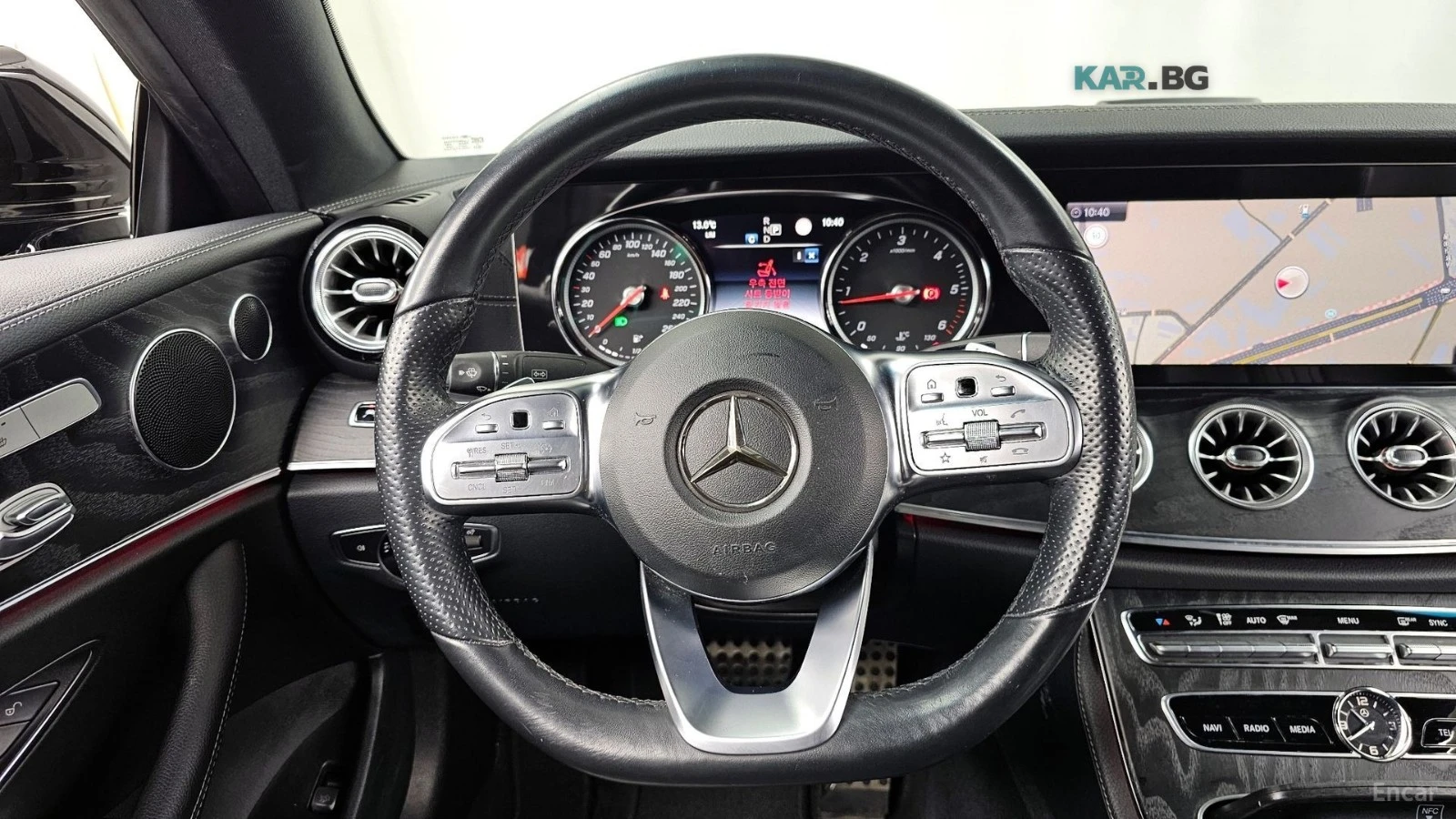 Mercedes-Benz E 220 КОЖА* ПОДГРЕВ* ОБДУХВ* BURMASTER* PANO* 360, снимка 13 - Автомобили и джипове - 55036239
