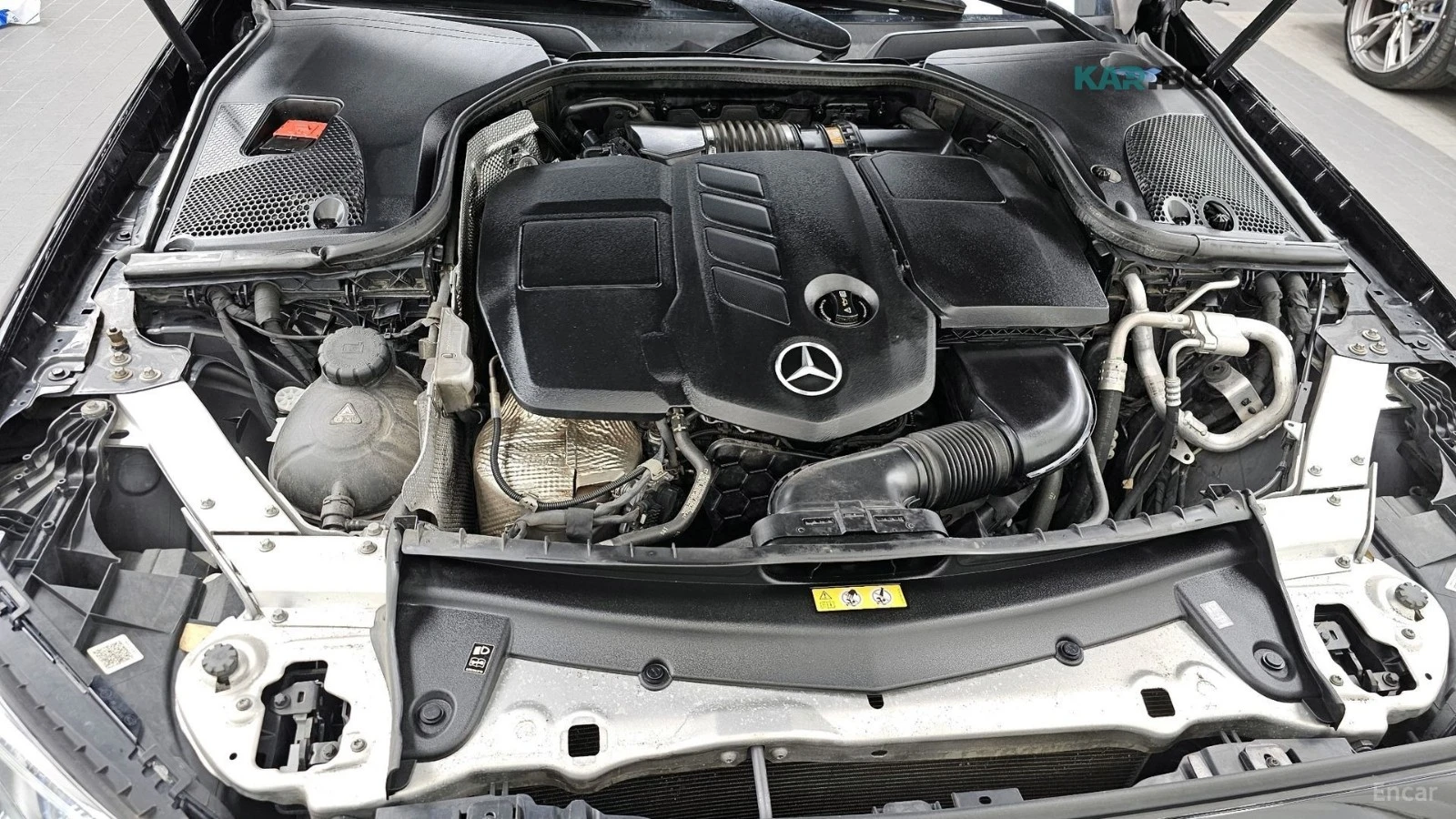 Mercedes-Benz E 220 КОЖА* ПОДГРЕВ* ОБДУХВ* BURMASTER* PANO* 360, снимка 6 - Автомобили и джипове - 55036239