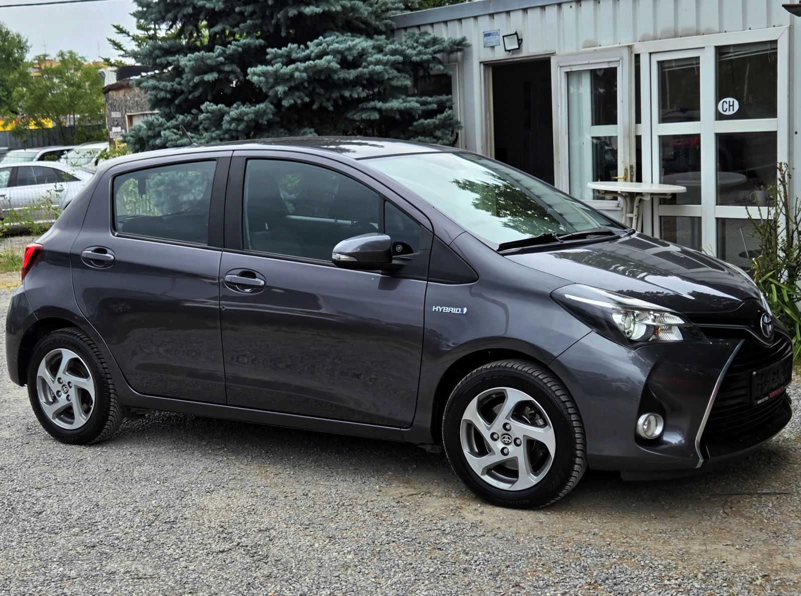 Toyota Yaris 1.5i HYBRID/КАМЕРА/NAVI/LED/FACELIFT, снимка 4 - Автомобили и джипове - 55227646