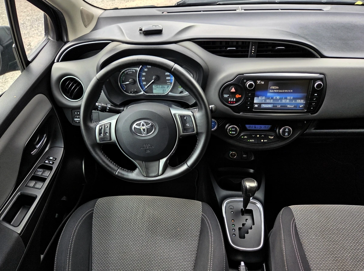 Toyota Yaris 1.5i HYBRID/КАМЕРА/NAVI/LED/FACELIFT, снимка 9 - Автомобили и джипове - 55227646