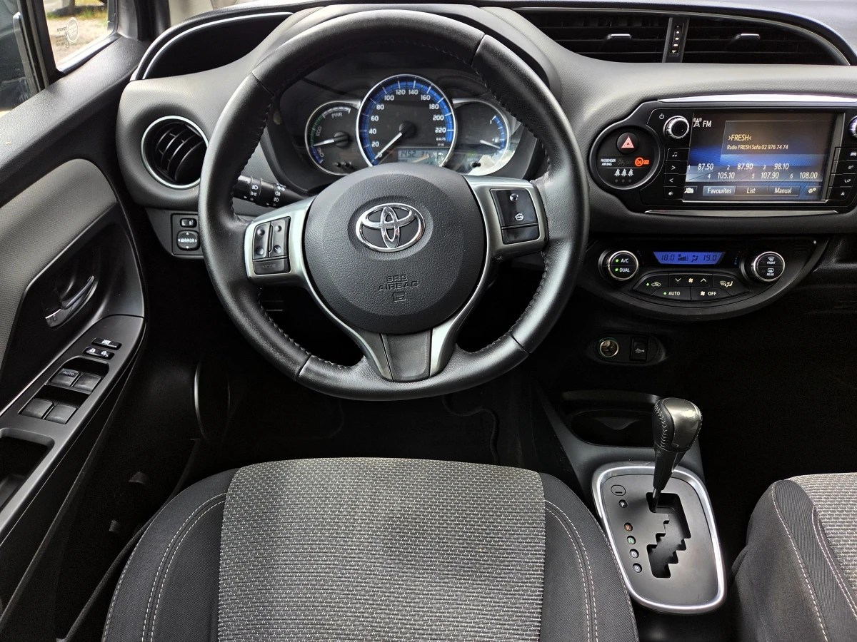 Toyota Yaris 1.5i HYBRID/КАМЕРА/NAVI/LED/FACELIFT, снимка 10 - Автомобили и джипове - 55227646