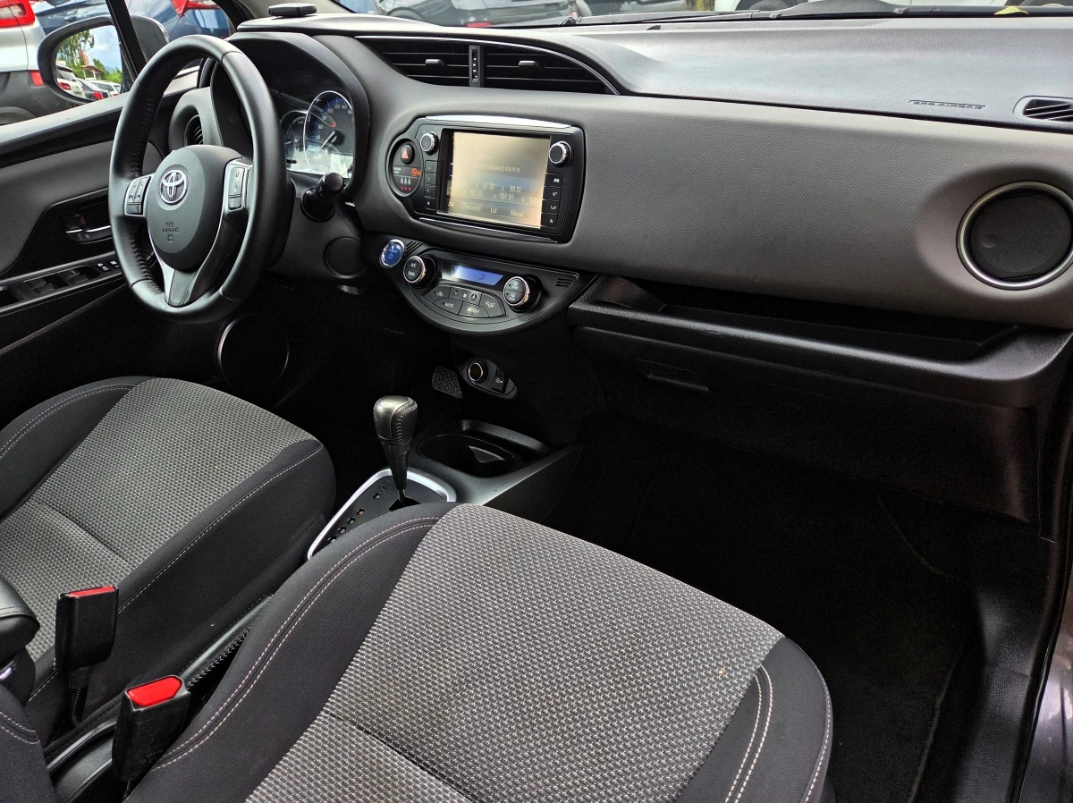 Toyota Yaris 1.5i HYBRID/КАМЕРА/NAVI/LED/FACELIFT, снимка 13 - Автомобили и джипове - 55227646