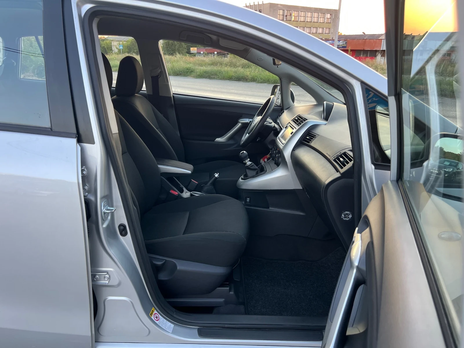 Toyota Verso 1.8i-147-к.с-6+ 1-Камера-Навигация, снимка 11 - Автомобили и джипове - 55616507