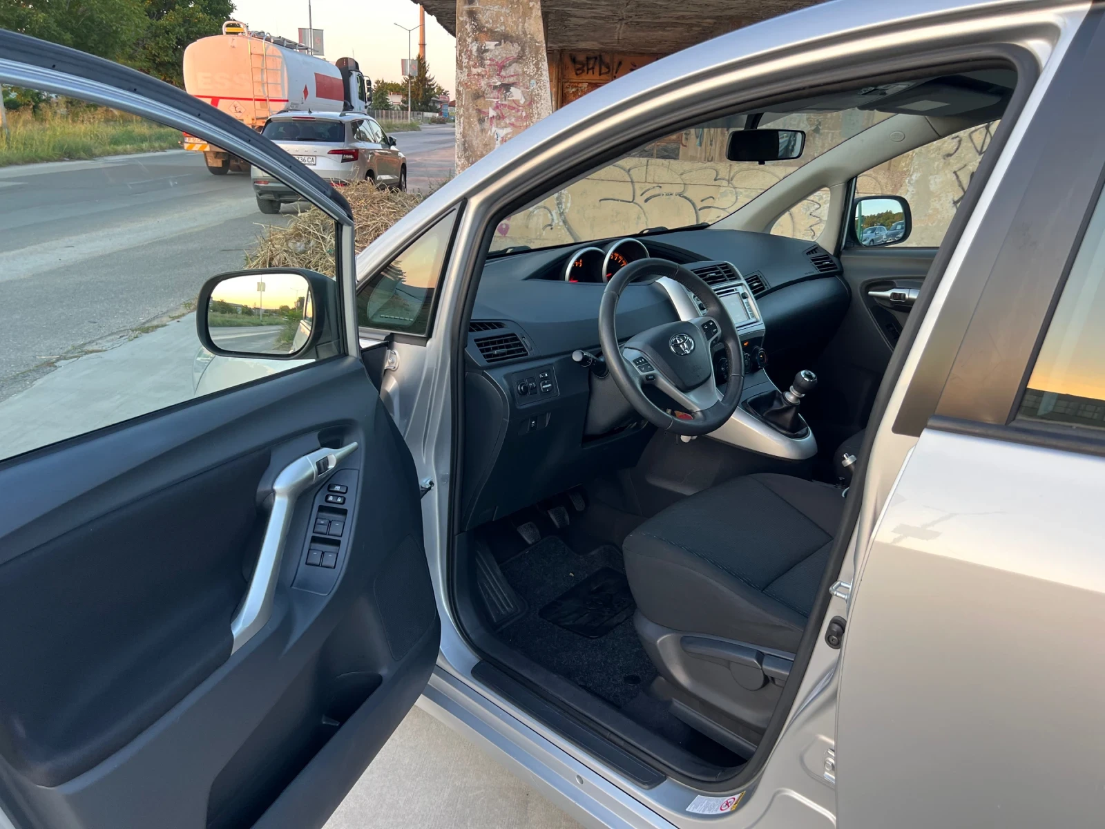 Toyota Verso 1.8i-147-к.с-6+ 1-Камера-Навигация, снимка 7 - Автомобили и джипове - 55616507