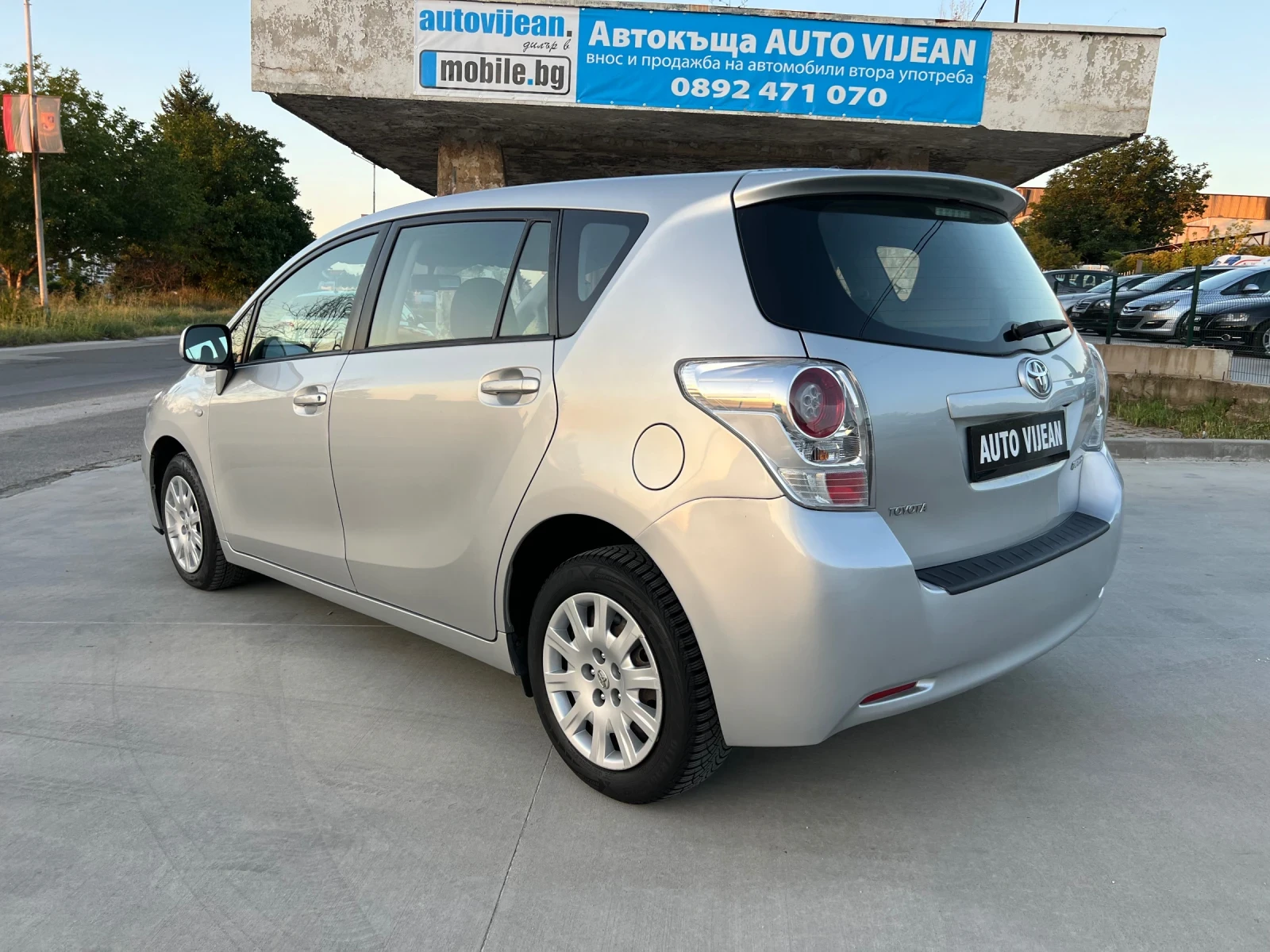 Toyota Verso 1.8i-147-к.с-6+ 1-Камера-Навигация, снимка 6 - Автомобили и джипове - 55616507