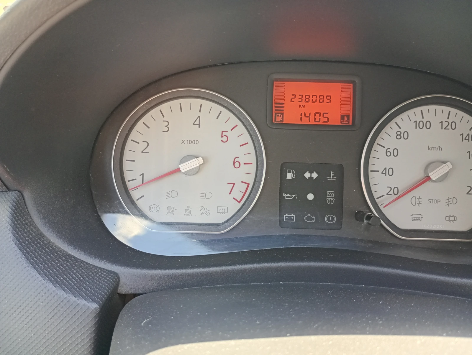 Dacia Sandero, снимка 8 - Автомобили и джипове - 55808431