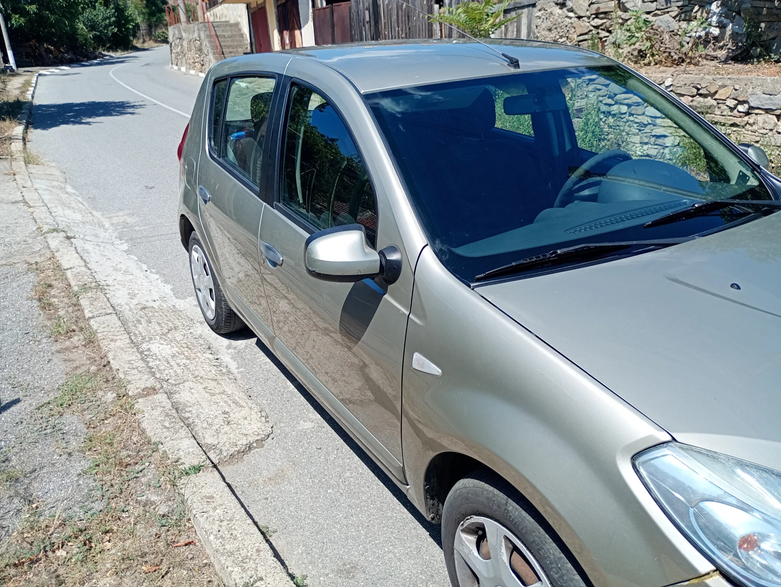 Dacia Sandero, снимка 2 - Автомобили и джипове - 55808431